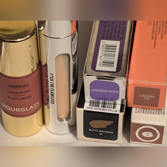 11 Pounds Of New And Sampled Assorted Beauty and Skincare Collection - Picture 6 of 16